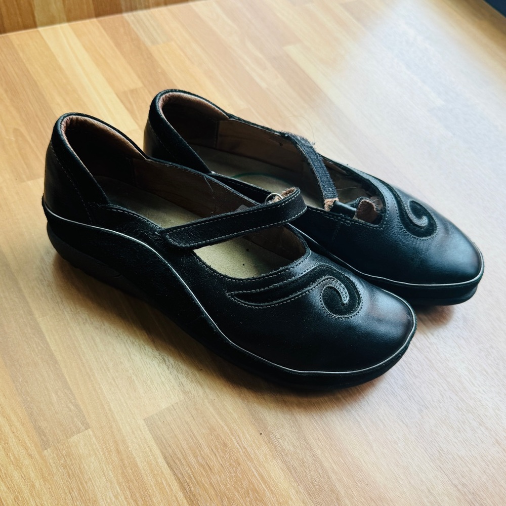 Naot black leather women's comfortable shoes size 36